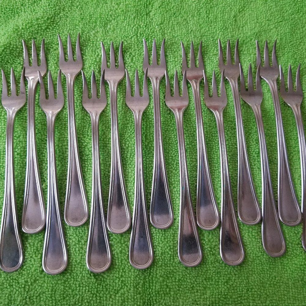 Reed & Barton Seafood Cocktail Forks Triplex SP (Lot of 15) 5 1/2"